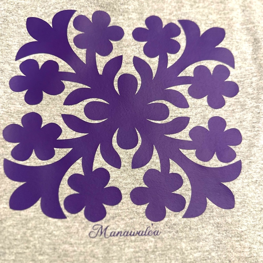 Hawaiian style quilt T-shirts.